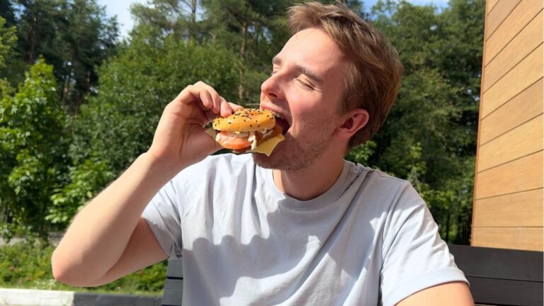 10 Chain Appetizers With More Calories Than a Full Meal (More Calories Than a Cheesesteak)