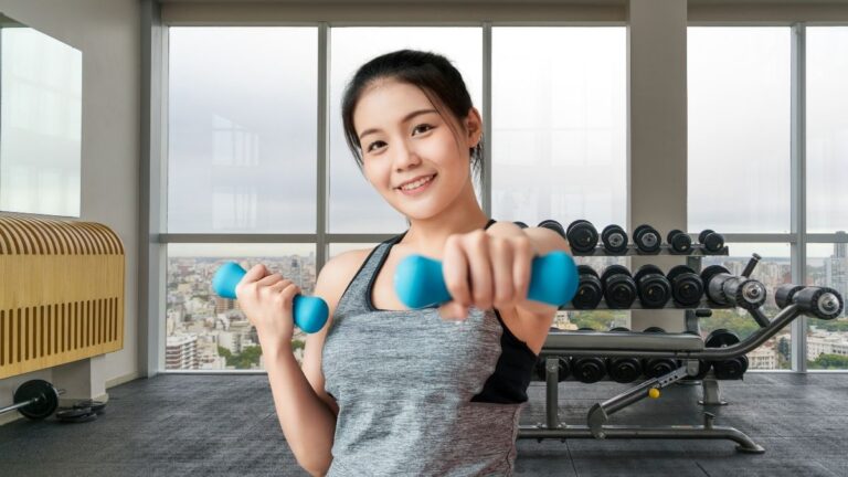 7 Minutes to a Stronger Heart (No Jumping Required!) The Joint-Friendly Cardio Hack Everyone’s Obsessed With!