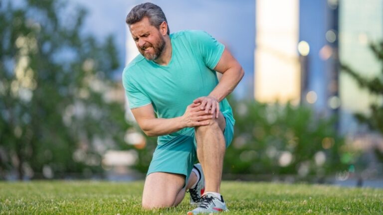 A Top Rheumatologist Says to Eat This Daily to “Lubricate” Stiff Joints (According to orthopedic surgeon)