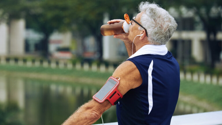 Antioxidant Variety: “Eating the Rainbow” to neutralize free radicals that age cells