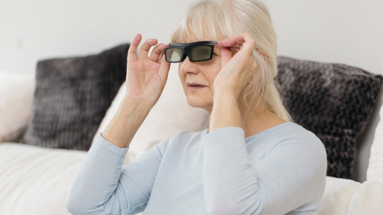 Blindness by 60? 9 Common Snacks That Fry Your Retinas (Ophthalmologists Sound the Alarm on Blue Light Damage)