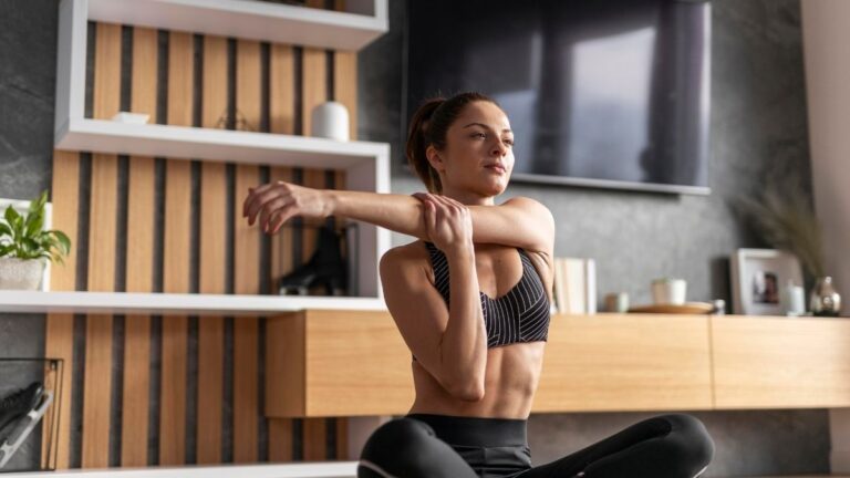 Can’t Turn Your Head? My PT Showed Me 5 Moves That KILLED Shoulder Knots Fast