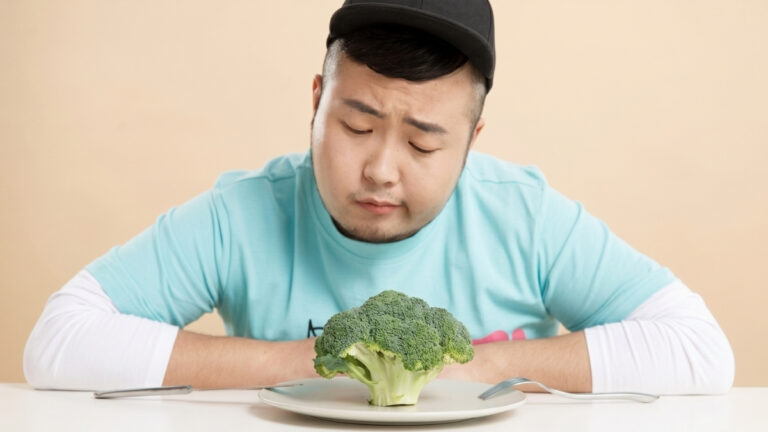 Cellular Renewal on a Plate: How Pairing Healthy Fats With Greens Turns Back the Clock
