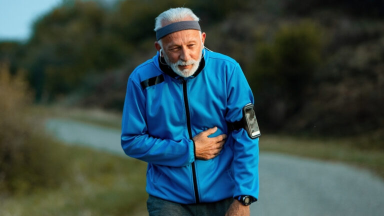 Post-Dinner Pacing: Why a Short Casual Stroll Is the Ultimate Digestion Aid for Older Adults