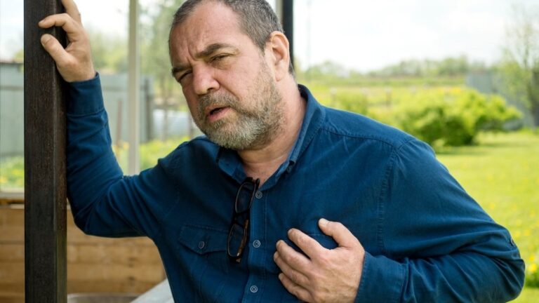 “It’s Just Old Age”: 5 Subtle Signs Your Body Is in Silent Failure (And It’s Not What You Think)