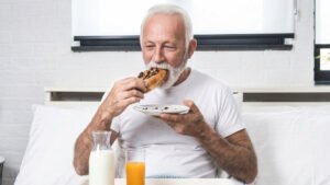 Sleep Deepeners for Older Adults: 4 Evening Snacks That Repair Cells While You Rest