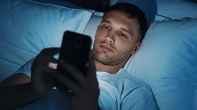 The 5 Minute Evening Habit for Better Sleep and Longevity