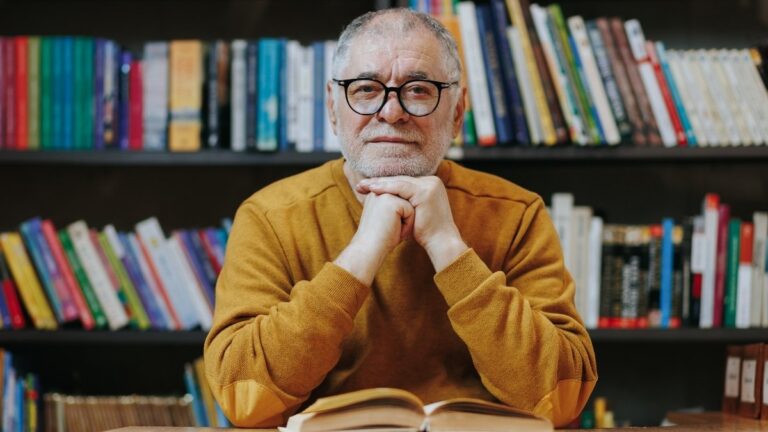 The Literary Fountain of Youth: Boosting Senior Brainpower Through Books (Unlock the Brain Secrets)